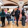Amsterdam is eerste stad die expats gaat laten inburgeren: er werken, wonen en blijven er steeds meer