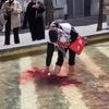 Actievoerders kleuren fontein aan Wapper in Antwerpen rood voor Gaza: “We kunnen deze slachting niet meer aanzien”