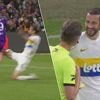 KIJK. Zonder oog voor de bal: Burgess komt goed weg met geel na stevige tackle op kniehoogte
