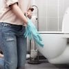 Bakterien im Bad? So oft sollten Sie die Toilette putzen