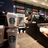 Alles auf die grüne Schürze: Starbucks verärgert Beschäftigte mit neuen Kleidungsvorschriften