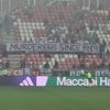 Israëlische voetbalfans veroorzaken ophef in Polen met 'moordenaars-spandoek'