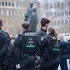 AfD-Mitglieder im Staatsdienst: Hessen und Bayern wollen ihre Polizisten überprüfen