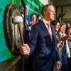 Warm onthaal voor idea­listische Triodosbank op Damrak, het hart van aan­deelhouders­kapitalisme