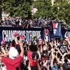 Victoire du PSG en Ligue des champions : "Le plus beau jour de ma vie de supporter"... La parade des joueurs a enflammé les Champs-Elysées