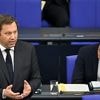 Grenzkontroll-Zoff im Bundestag: Rückkehr zur Ordnung oder illegales "Strohfeuer"?
