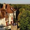 « Garder l’âme du lieu » : à 27 ans, elle reprend les rênes du château de sa grand-mère décédée