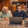 KIJK. Mama van Andy Peelman voor meer dan 700 euro opgelicht door sjoemelende loodgieter in ‘Ze zeggen dat’