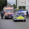Man rijdt in op groep mensen in Duitsland, eigen vrouw en kind onder gewonden