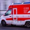 Fahrerin verliert am Hitzetag das Bewusstsein: Auto rollt in Berlin-Westend über Mittelinsel und kracht in Ampel