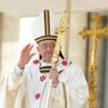 Der schwule Schneider der Päpste: „Franziskus bat darum, dass seine Gewänder einfach und nüchtern ausfallen“