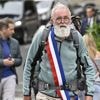 "Etre la voix des exclus de la santé" : le maire La Ferrière-aux-Etangs, dans l'Orne, est arrivé à Paris, au terme d'une marche de douze jours pour dénoncer les déserts médicaux