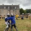 REPORTAGE. À Campénéac, sous leurs armures, ils se battent comme au Moyen-Âge