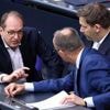Spricht die Union mit den Linken?: Dobrindt sieht Verfassungsgericht nach Richterwahl-Eklat nicht beschädigt