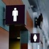 Pendant des années, un chirurgien aurait filmé ses collègues dans les toilettes et à leur insu