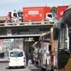 Las filas por combustible colapsan las calles de La Paz