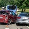 Elf Schüler verletzt: Autofahrerin in Bayern kracht in einen Schulbus – und ein weiteres Auto