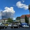 Dicke Rauchschwaden über Berlin: Großbrand in Spandauer Laubenkolonie und Kfz-Betrieb