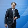 Bepöbelt und bedrängt: Gesundheitsminister Lauterbach flüchtet von 1.Mai-Demo in Berlin