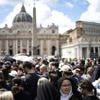 "Plus traditionnel", "plus jeune" ? À l'heure des obsèques du pape François, les fidèles français s'interrogent sur le profil de son successeur