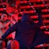 KIJK. Wedstrijd in Argentinië mondt uit in wrede lynchpartij, uitfan tien meter naar beneden gegooid
