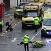 A Liverpool, une voiture percute la foule et blesse 47 personnes lors d'une parade pour le titre de champion du club de foot phare de la ville