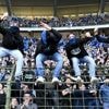 Op naar “prikklok” bij politie voor hooligans met stadionverbod?