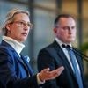 BfV: Partei rechtsextremistisch: AfD will sich gegen Einstufung "juristisch zur Wehr setzen"