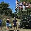 EN IMAGES. Géants, tracteurs et montgolfières : les supporters les plus créatifs du Tour de France