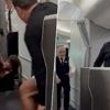 KIJK. "Ik wil die flikker vragen waarom we te laat zijn": Braziliaanse probeert cockpit te bestormen door vertraging