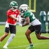 Justin Fields participates in 7-on-7 drills at Jets practice, 2 days after dislocating toe