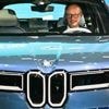 „Das eigene Auto ist und bleibt ein Stück Freiheit“: So redet der Kanzler über die Zukunft von BMW, Daimler, VW &#x26; Co.