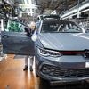 Schlüsselindustrie in der Krise: Bis zu 90.000 Jobs in deutscher Autoindustrie bis 2030 vor dem Aus