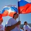 „Entukrainisierung“ in Mariupol: Russland entfernt ukrainische Wandbilder – und stellt Lebkuchen-Denkmal auf