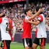 Feyenoord wint ruim en eindigt oefenduel voortijdig na noodgeval op tribune