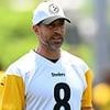 NFL fans spot concerning detail in Aaron Rodgers' Steelers team photo