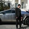 Donald Trump invite Elon Musk à rester dans son équipe, mais reconnaît qu'il doit s'occuper de Tesla