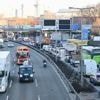 Reisen am Pfingswochenende: Volle Straßen und Züge erwartet