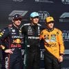 Gedraagt hij zich voorbeeldig? Verstappen, die op scherp staat, begint achter Russell