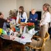 Annette (79) is eenzaam en dus laat ze haar voordeur open staan, zodat junks en daklozen langskomen