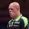 Van Gerwen ontsnapt tegen Nijman aan vroege exit bij World Series Finals