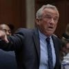 Baignade polémique, conseils médicaux… Aux États-Unis, Robert Kennedy Jr. poursuit ses frasques