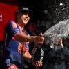 Van Uden met tijdrithelm naar sprintzege in Giro: 'Niet bezig met degradatie'