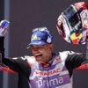El error de Aleix visto desde las Ducati de Martín y Zarco