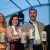 „Ozapft is“ in Berlin: Markus Söder feiert Oktoberfest vor dem Kanzleramt