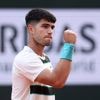 Alcaraz moet diep gaan tegen Shelton, maar dendert door naar kwartfinales in Parijs