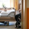 Jahrelanges Warten auf Hilfe zur Pflege: Wie Angehörige und Heime an Berliner Ämtern verzweifeln