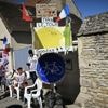 "Ça va me financer mon prochain Tour de France" : sur Leboncoin et Vinted, des fans du Tour revendent leurs goodies obtenus gratuitement