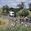 Tour de France 2025. Pourquoi les commissaires pratiquent-ils des barrages pendant la course ?
