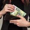Geld zat, maar bang om het uit te geven: waarom je brein zo gek is op sparen